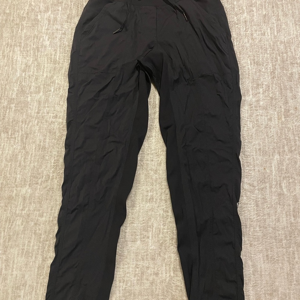 Lululemon Drawstring Mid-rise pant.